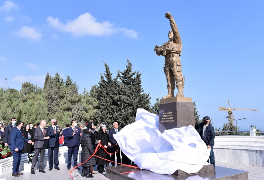 Sumqayıtda qalib Azərbaycan əsgərinin heykəli ucaldılıb