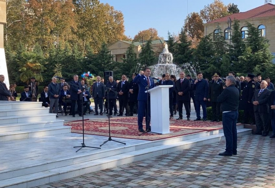 Torpaqlarımız xalqımızın öz liderinin ətrafında sıx birləşməsi və rəşadətli Ordumuzun şücaəti nəticəsində azad olundu