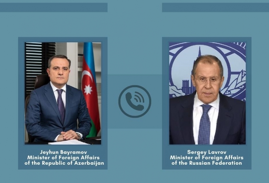 Ministros de Asuntos Exteriores de Azerbaiyán y Rusia mantienen una conversación telefónica