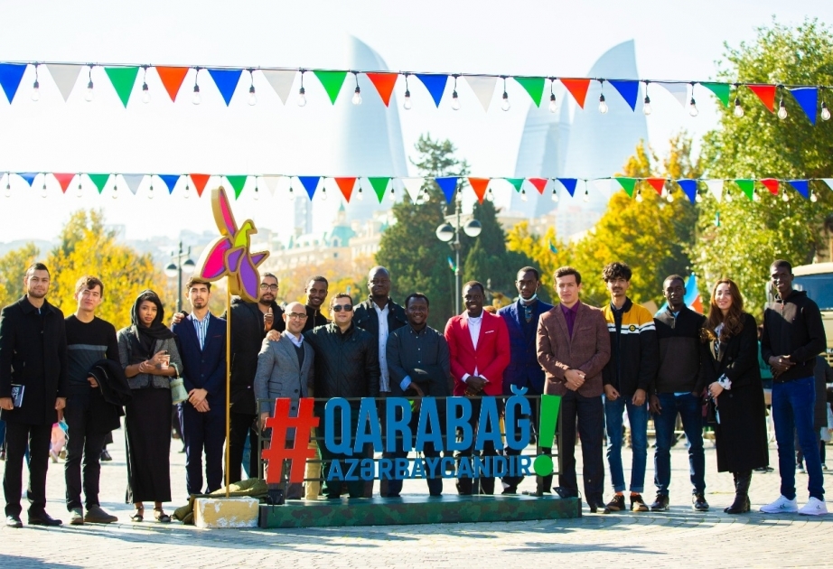 Youth from OIC member countries visit Victory Fair in Baku
