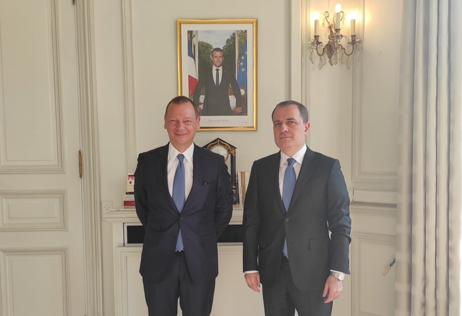وزير الخارجية الاذربيجاني يلتقي مستشار الرئيس الفرنسي