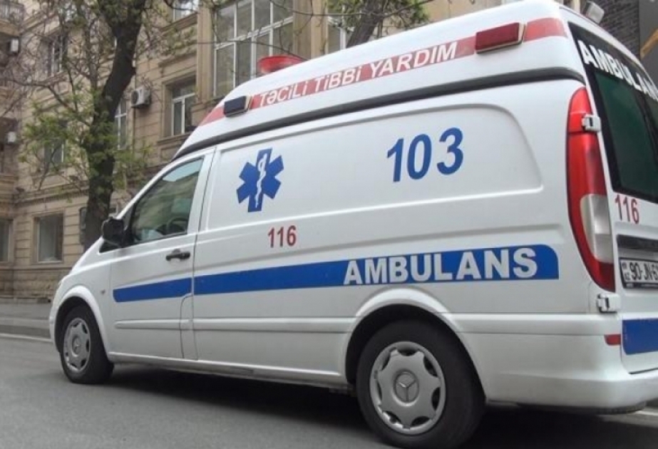 В Баку в связи с погодными условиями пострадали 11 человек