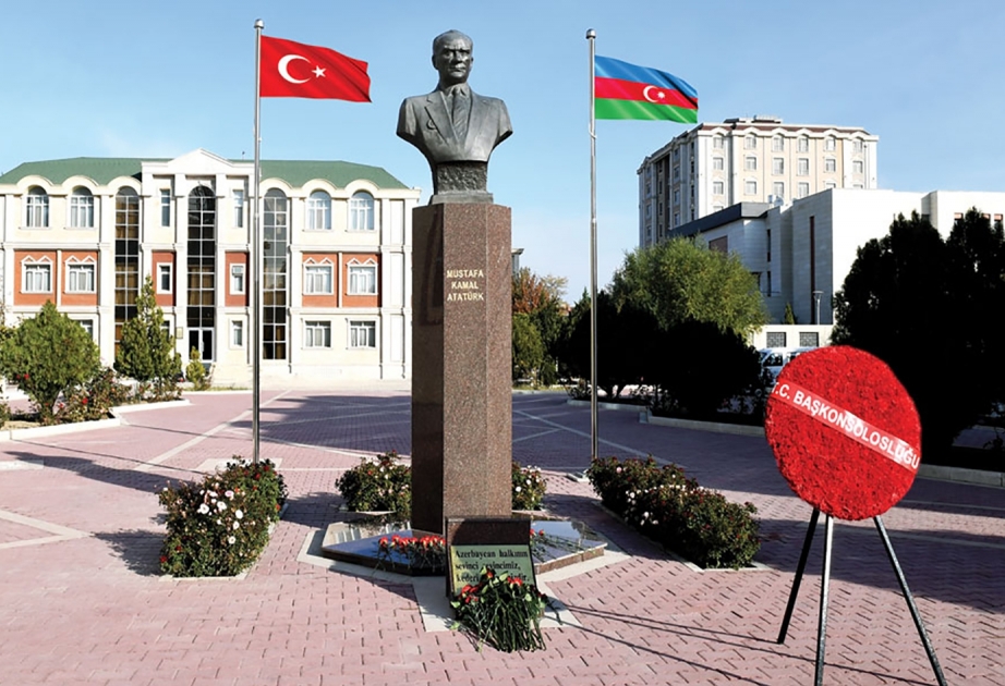 Türkiyə Cümhuriyyətinin qurucusu Mustafa Kamal Atatürk anılıb