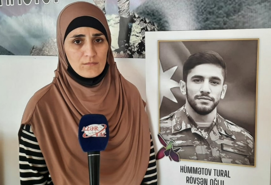 Şəhid bacısı: Bacılar, başınızı dik tutun, bizim qardaşlarımız ölməyib VİDEO