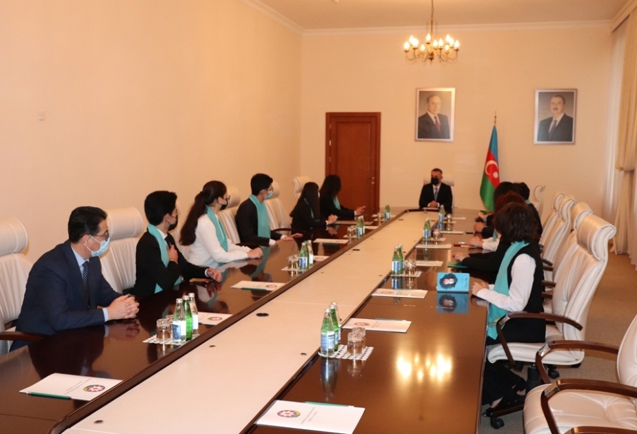 Первый заместитель министра здравоохранения встретился с группой участников V Общереспубликанского форума детей Азербайджана
