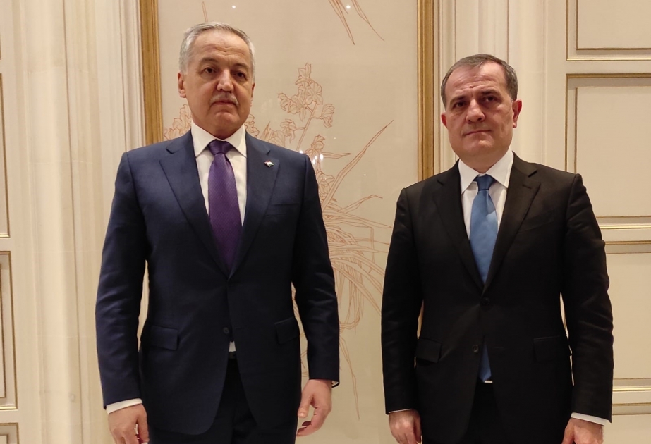 Chefdiplomaten von Aserbaidschan und Tadschikistan treffen sich in Paris