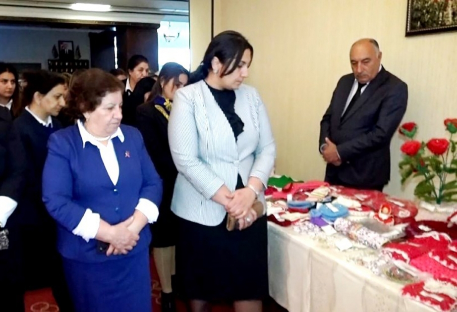 Şərurda keçirilən əl işlərindən ibarət sərgi-satışda 400-dən çox əl işi nümayiş olunub