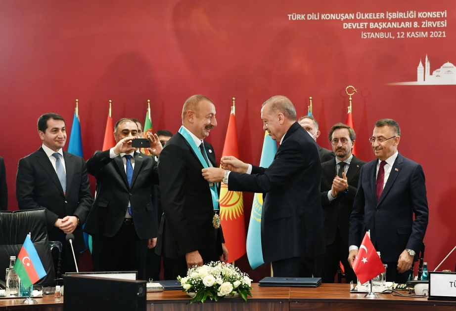 الرئيس إلهام علييف يُقلد بالوسام السامي للعالم التركي – صور