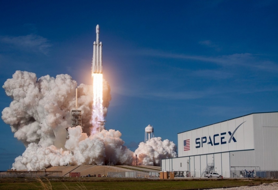 “SpaceX” orbitə daha 53 internet peyki çıxarıb