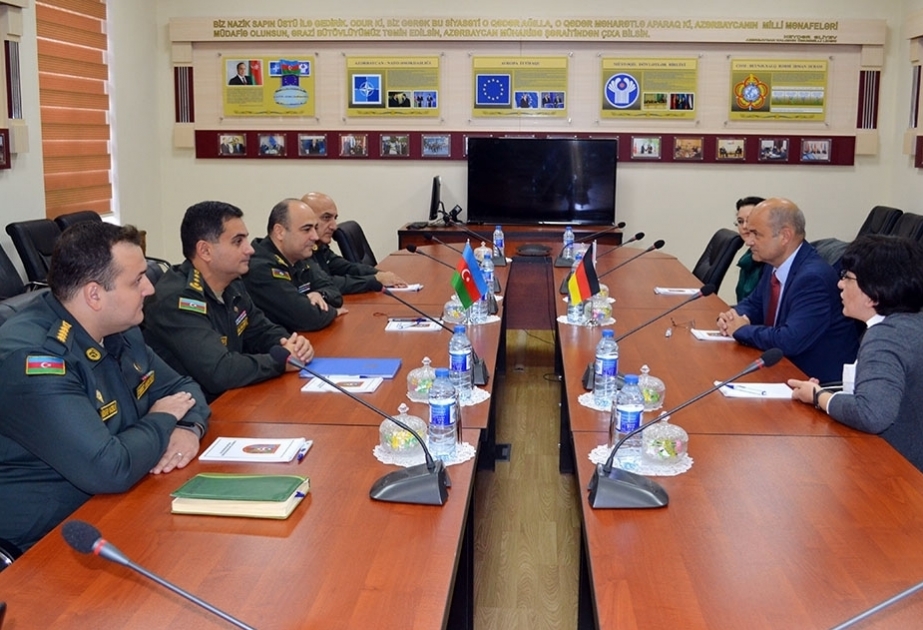 Aserbaidschanische und deutsche Militärrechtsexperten treffen sich in Baku