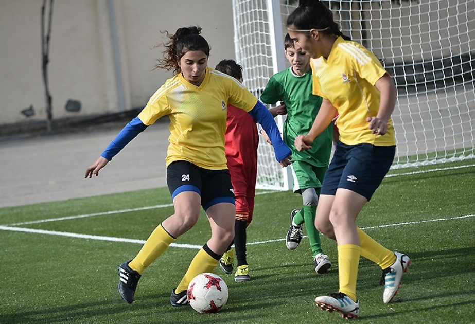 Şəkidə süni örtüklü meydança istifadəyə verilib