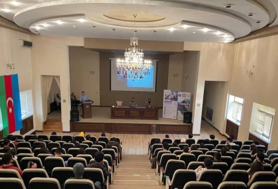 UNEC-in tələbələri xaricdə təhsil şərtləri barədə məlumatlandırılıb