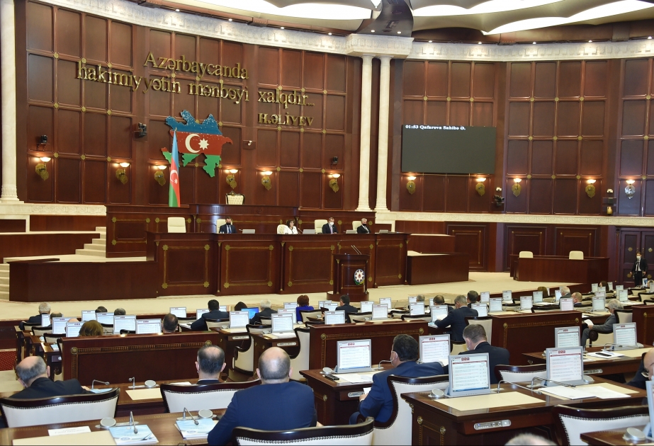 Milli Məclisin plenar iclasında 2022-ci ilin dövlət büdcəsi haqqında qanun layihəsi müzakirələrdən sonra birinci oxunuşda qəbul edilib
