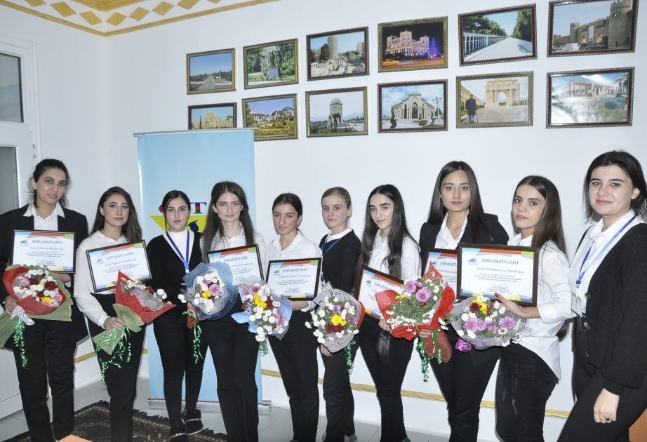 Gənclər üçün Təhsil Mərkəzinin Qarabağ ofisində könüllülük fəaliyyətini başa vuran gənclərə şəhadətnamələr verilib