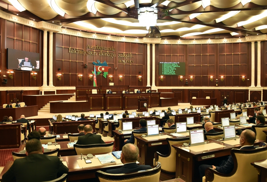 Milli Məclis Dövlət Sosial Müdafiə Fondunun 2022-ci il büdcəsini birinci oxunuşda qəbul edib