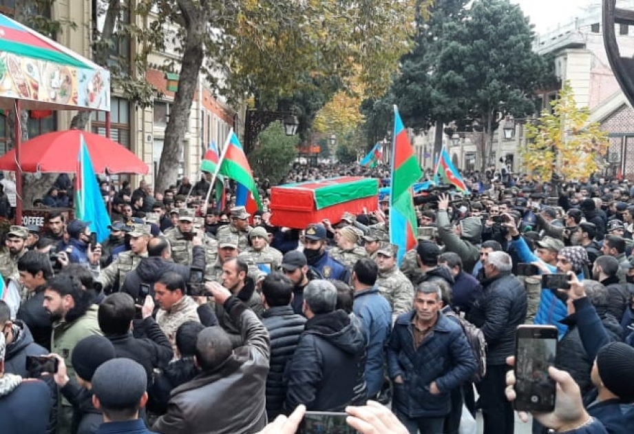 Şəhid Natiq Əliyev torpağa tapşırılıb