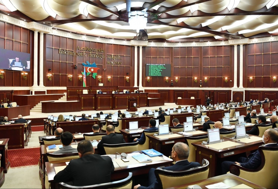 Milli Məclisin plenar iclasında büdcə zərfinə daxil olan məsələlər müzakirə edilib
