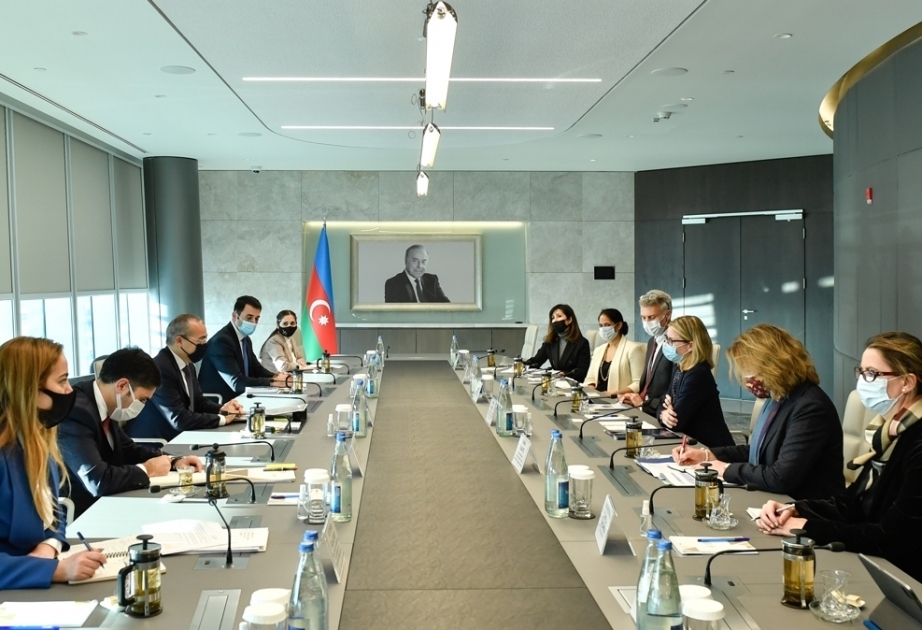 Ministro de Economía de Azerbaiyán y la vicepresidenta regional del Banco Mundial discuten temas de cooperación
