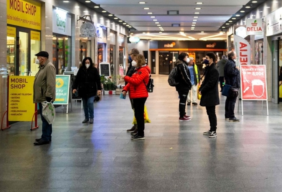 Slovakiyada da koronavirusa qarşı peyvənd olunmayanlar üçün lokdaun qüvvəyə minir