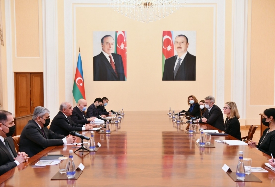 Primer ministro de Azerbaiyán se reúne con la vicepresidenta del Banco Mundial