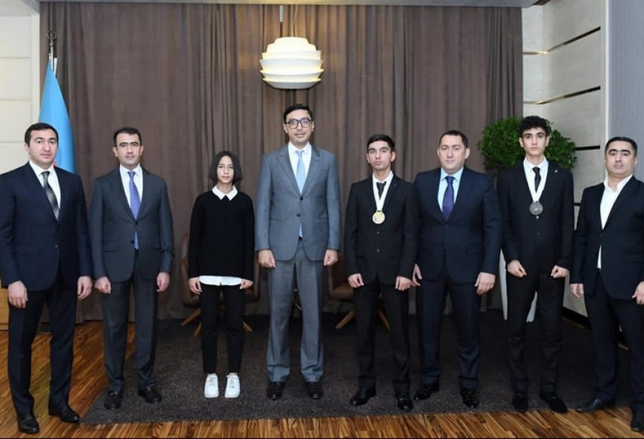 Gənclər və idman naziri Avropa birinciliyində uğurla çıxış edən taekvondoçular və onların məşqçiləri ilə görüşüb