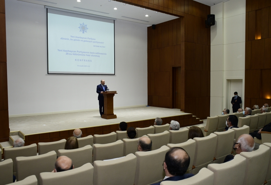 YAP Mərkəzi Aparatında “Yeni Azərbaycan Partiyası dünənin, bu günün və gələcəyin partiyasıdır” mövzusunda konfrans keçirilib