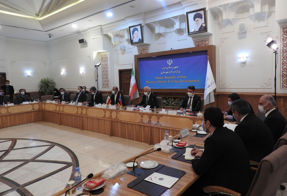 Azərbaycan nümayəndə heyəti İranın yol və şəhərsalma naziri ilə görüşüb