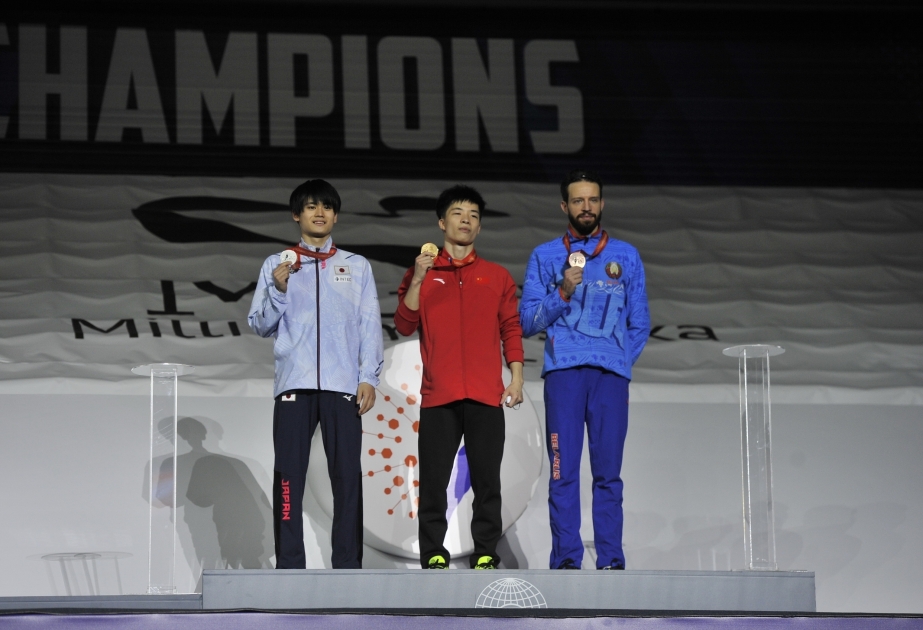 Gimnasta chino se clasifica en primer lugar en el programa individual de salto de trampolín en el 35º Campeonato Mundial de la FIG en Bakú