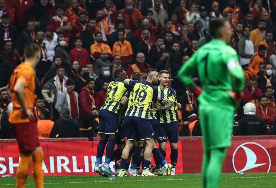 Fenerbahce beat Galatasaray 2-1 in nail-biter Turkish Super Lig derby