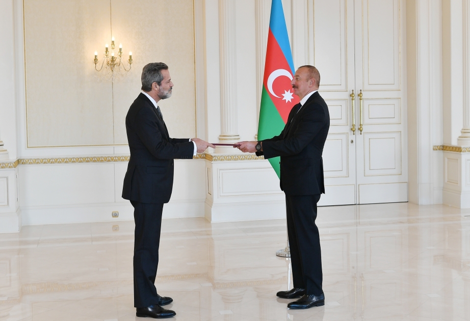 El presidente Ilham Aliyev recibió las credenciales del embajador portugués entrante