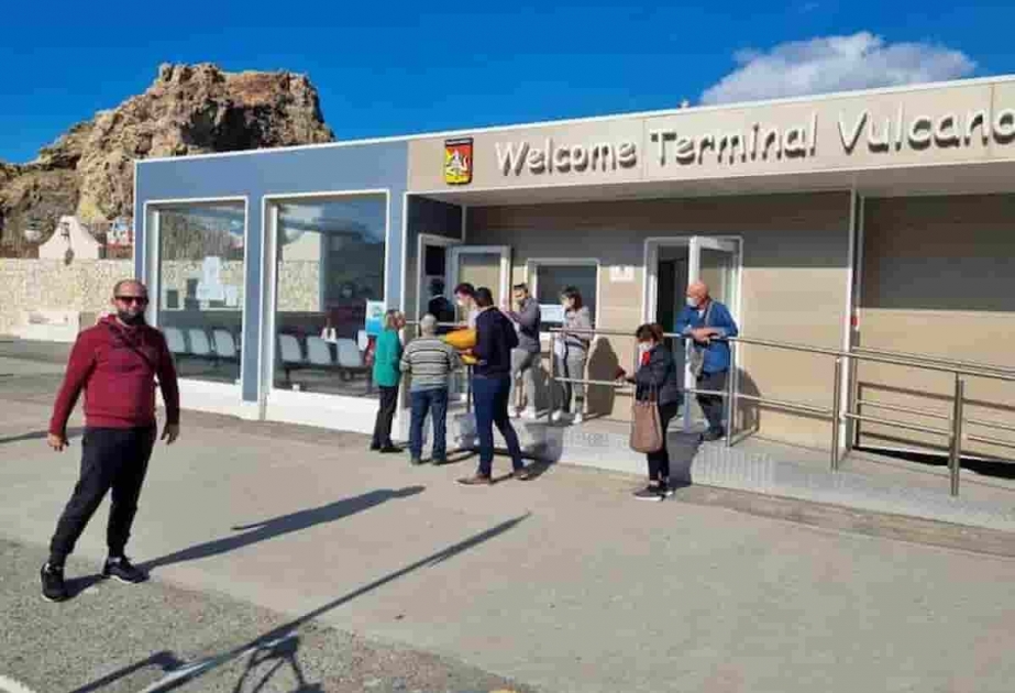 İtaliyanın Vulkano adasında təhlükəli qazların artması səbəbindən sakinlər təxliyə edilir