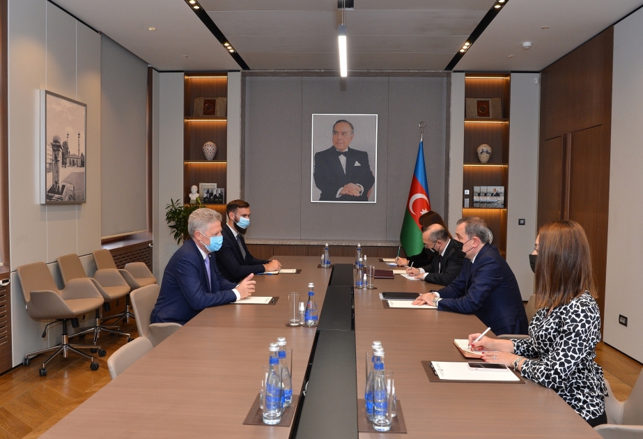 Ministro de Asuntos Exteriores de Azerbaiyán recibe al embajador argentino