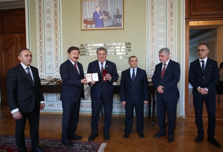 Akademik İsa Həbibbəyli “Nizami Gəncəvi” medalı ilə təltif olunub