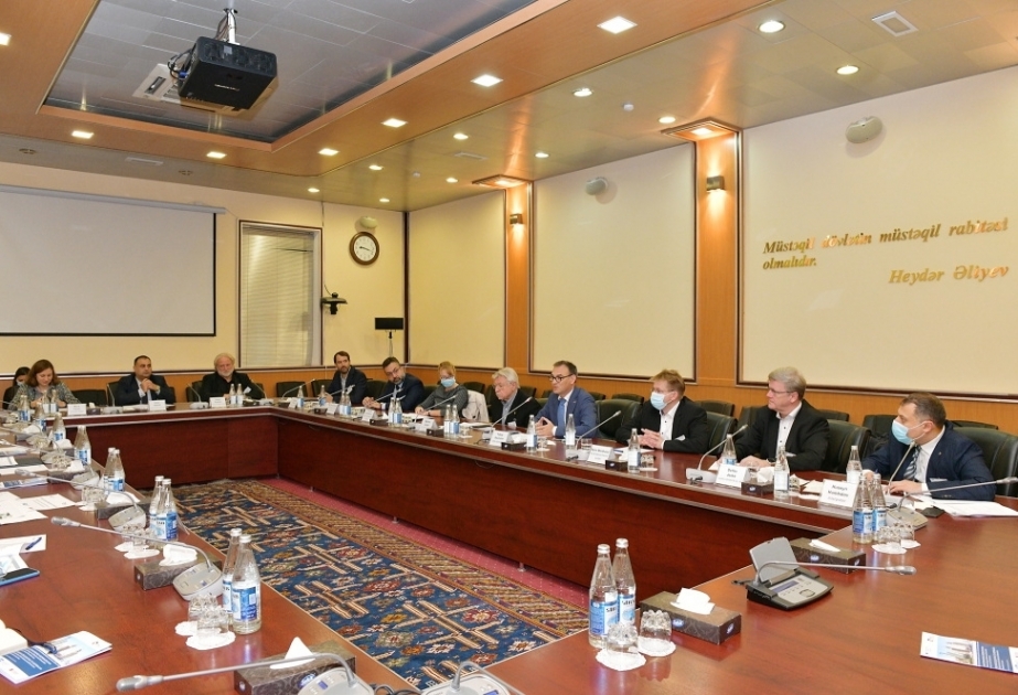Deutsche Unternehmer über in Karabach realisierte Infrastrukturprojekte informiert