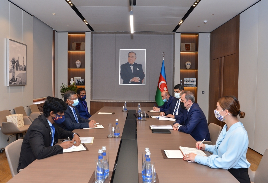 Ministro de Asuntos Exteriores de Azerbaiyán se reúne con el embajador de Bangladesh