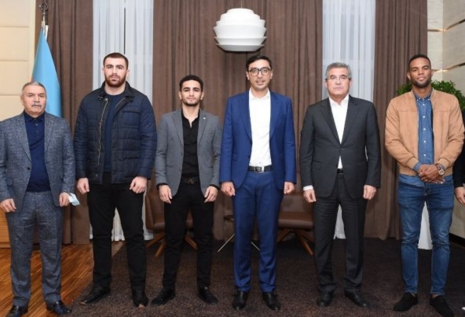 Gənclər və idman naziri dünya çempionatında uğurla çıxış etmiş boksçularla görüşüb