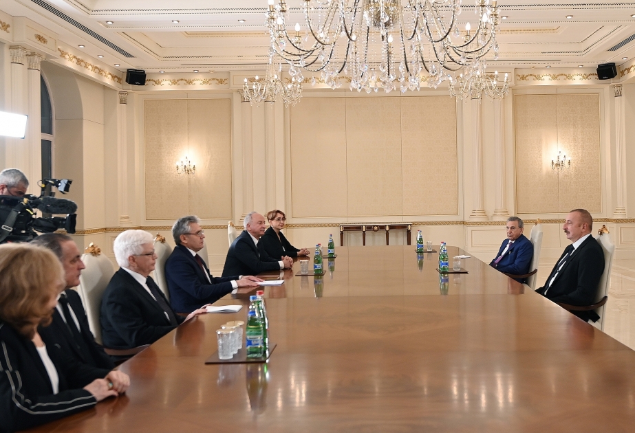 Präsident Ilham Aliyev empfängt russische Delegation VIDEO