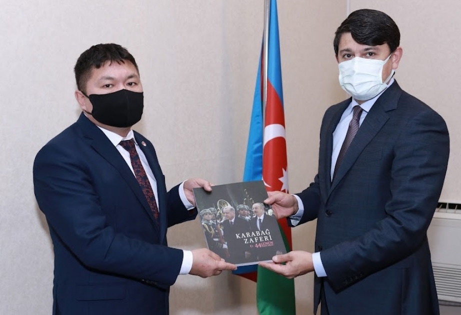Посол Кыргызстана в Азербайджане побывал в Государственном комитете по работе с диаспорой