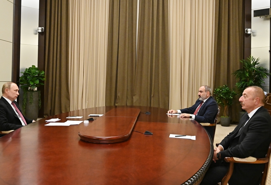 Le président russe, le président azerbaïdjanais et le Premier ministre arménien se réunissent à Sotchi VIDEO