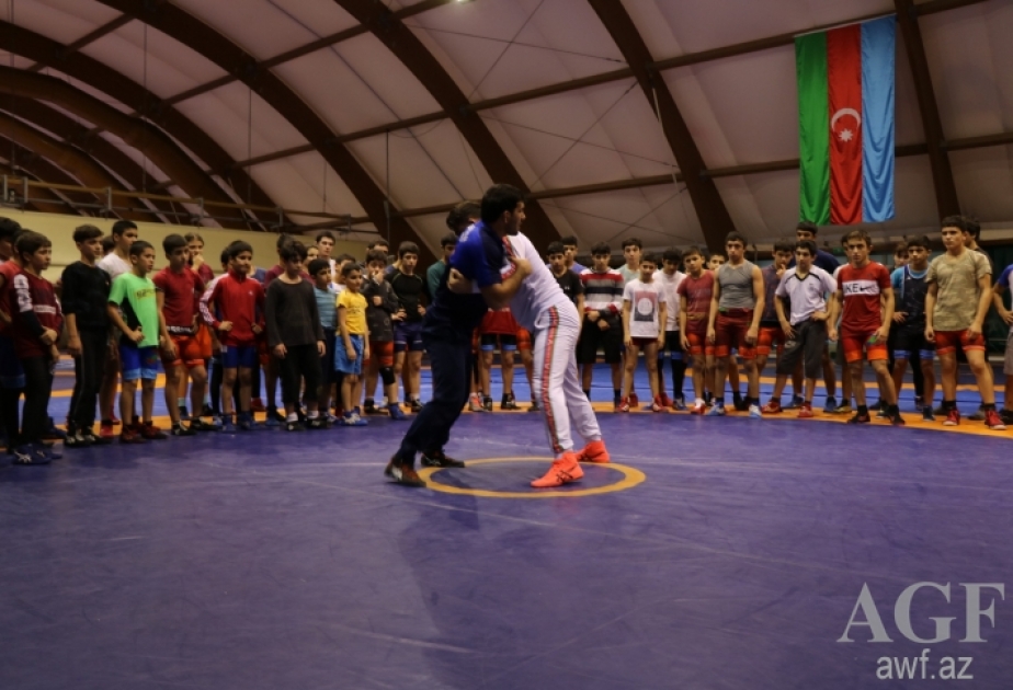 Yeniyetmə güləşçilər üçün ustad dərsləri keçirilib