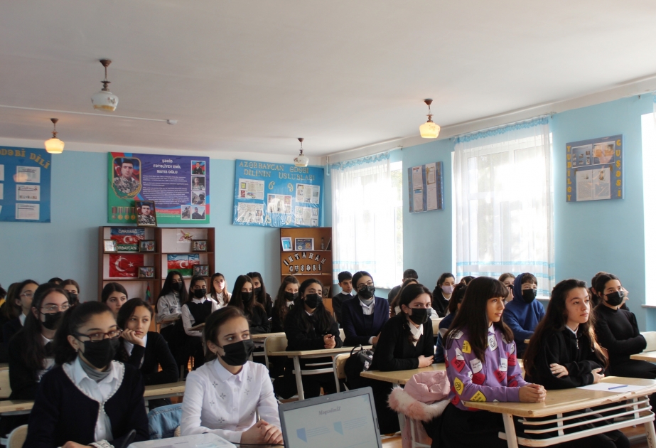Qaxlı gənclər “GəlSən” layihəsi çərçivəsində məktəblilərlə görüşüblər
