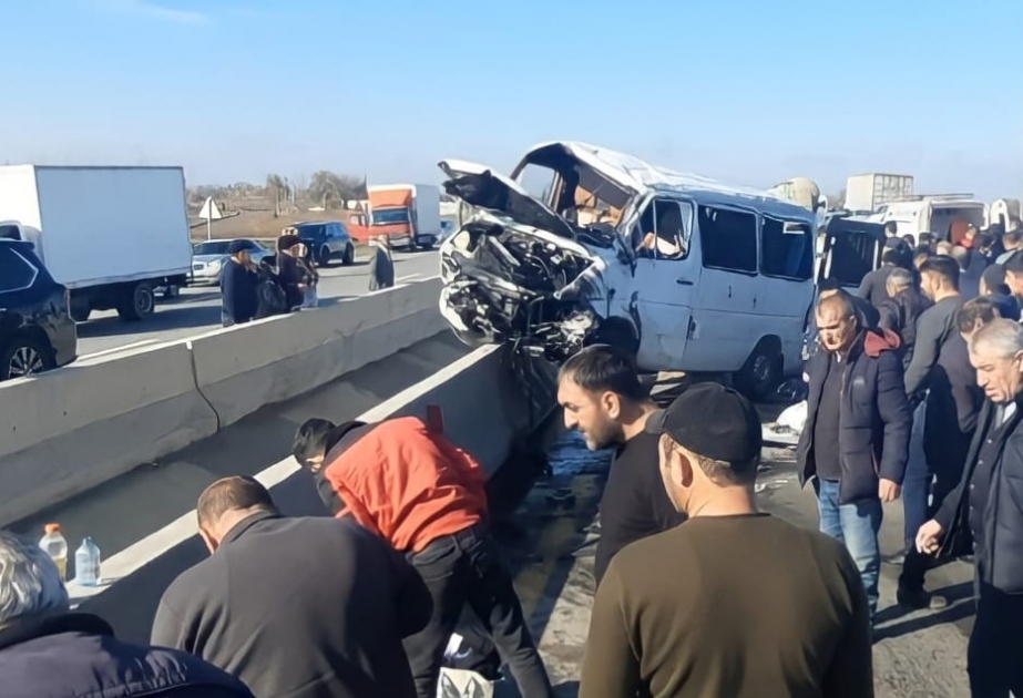 Kürdəmirdə mikroavtobus aşıb, 10 nəfər yaralanıb VİDEO