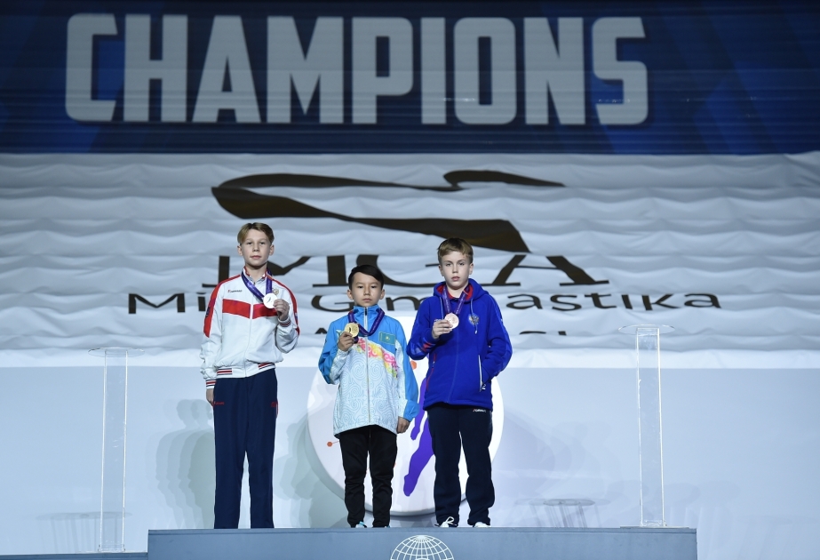 Qazaxıstanlı gimnast İslam Kabdollov Bakıda fəxri kürsünün ən yüksək pilləsinə qalxıb