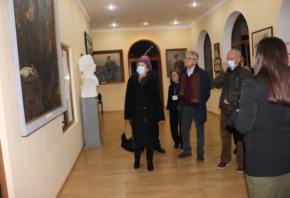 Delegation der Russischen Akademie der Wissenschaften besucht Sergey Yesenin Zentrum für aserbaidschanisch-russische literarische Beziehungen