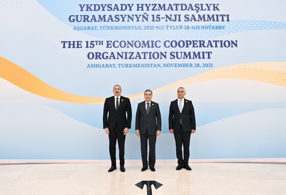 15. Gipfel der Organisation für wirtschaftliche Zusammenarbeit Aschgabat  Präsident Ilham Aliyev nimmt an Versammlung teil VIDEO