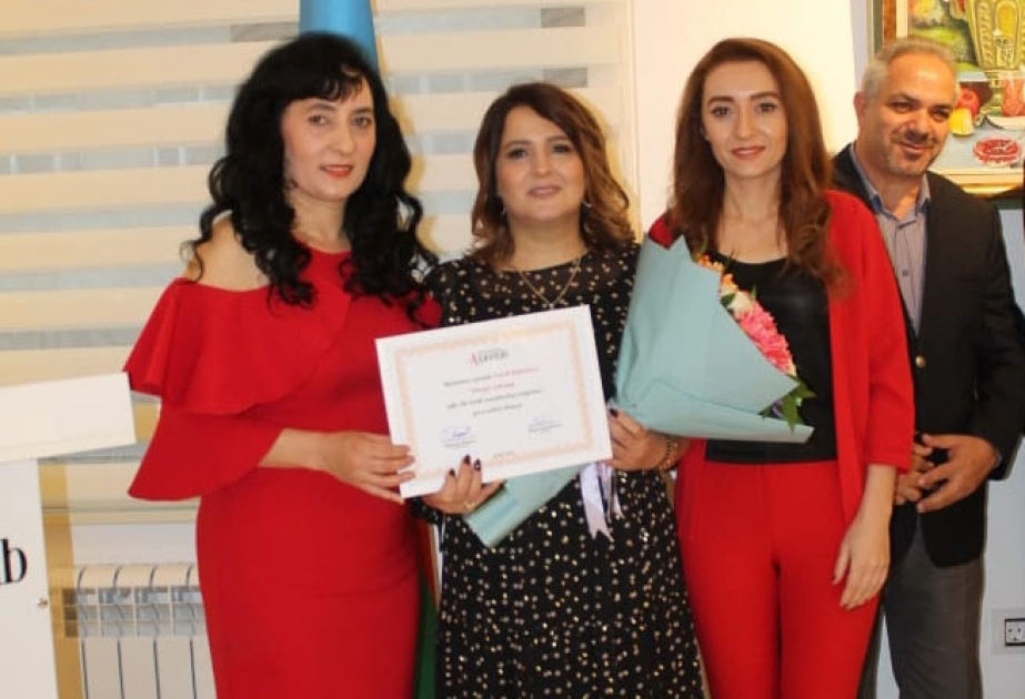“Azərkitab”da “Duyğu çələngi” adlı rəsm sərgisi açılıb
