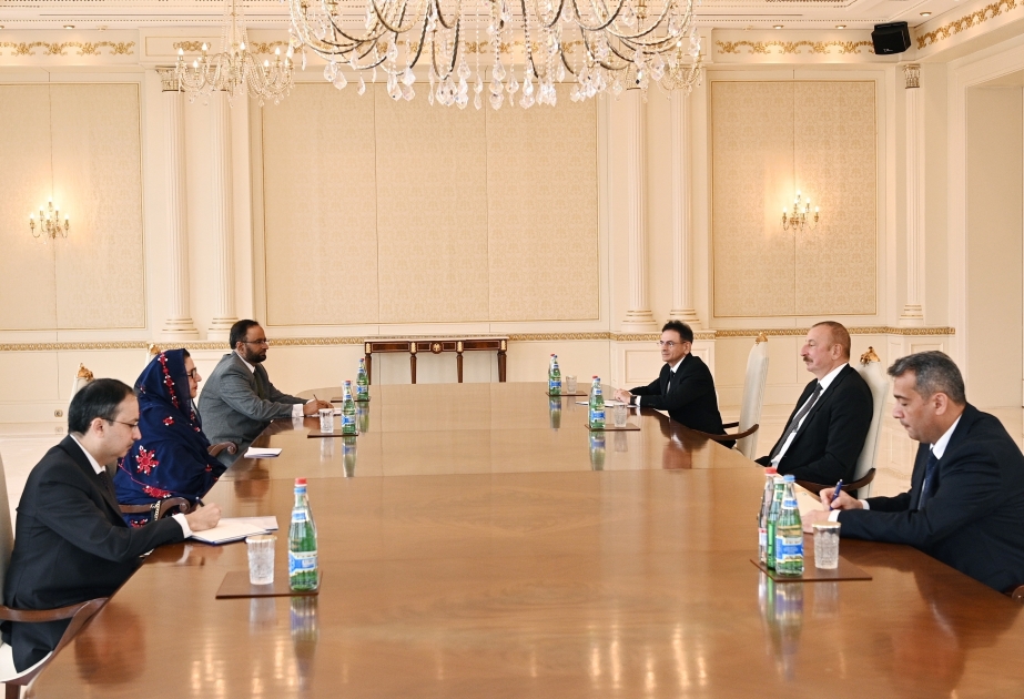Presidente Ilham Aliyev recibe a la ministra de Producción de Defensa de Pakistán