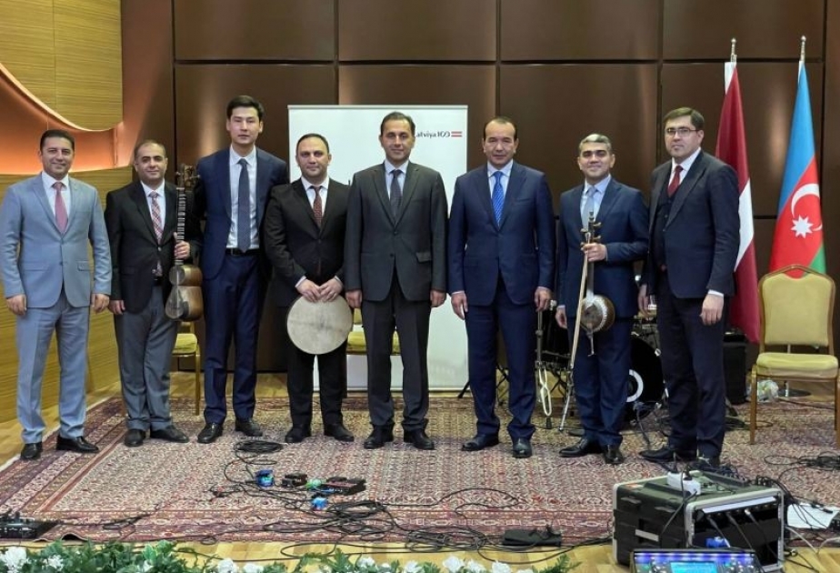 Özbəkistanın mədəniyyət naziri Beynəlxalq Muğam Mərkəzini ziyarət edib