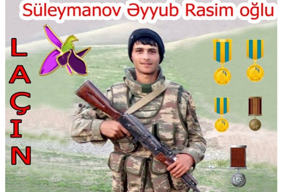 Laçında bir “Əyyub” postu var...