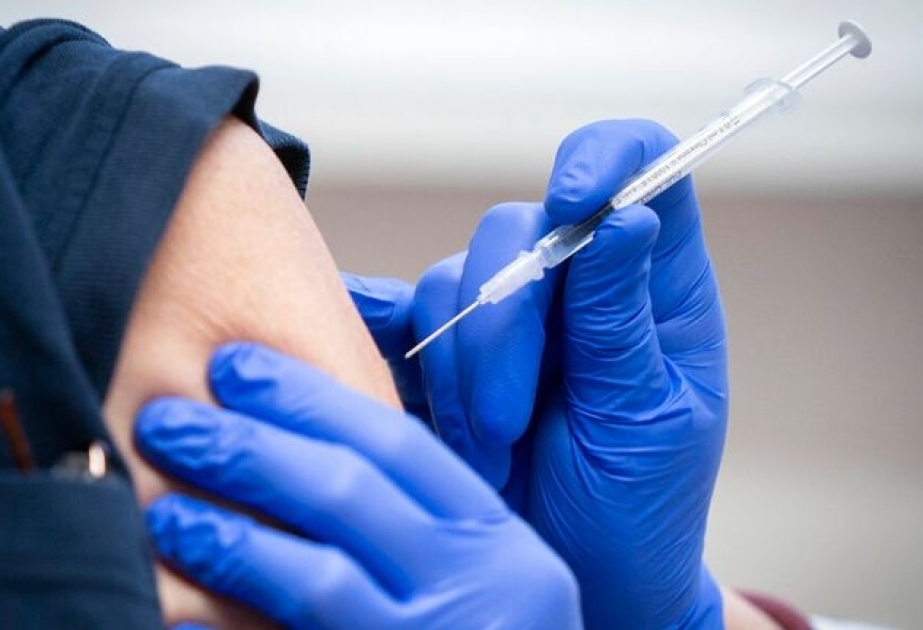 Böyük Britaniyada koronavirus peyvəndinin üçüncü dozasının tətbiqi sürətləndirilib